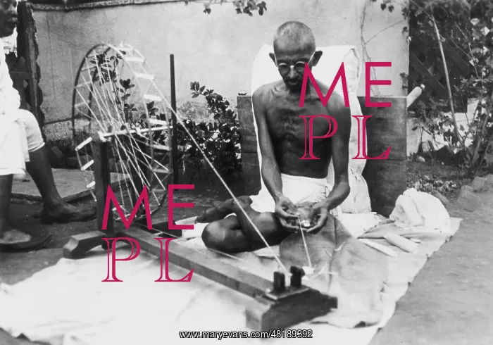 : Gandhi using a Spinning Wheel (b / w photo) : Gandhi using a Spinning Wheel (b / w photo)