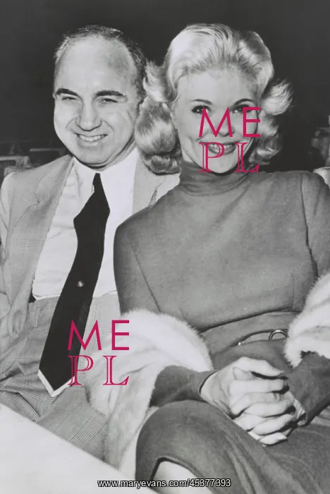 : Gangster Mickey Cohen with stripper Candy : Gangster Mickey Cohen with stripper Candy