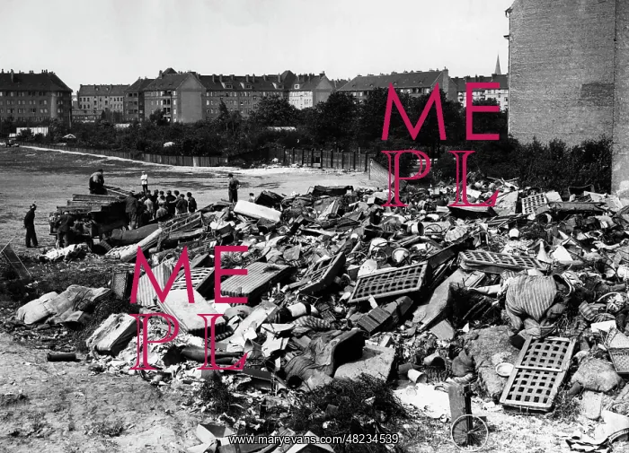 : Garbage mountain after a cleanup in Berlin, 1934 : Garbage mountain after a cleanup in Berlin, 1934