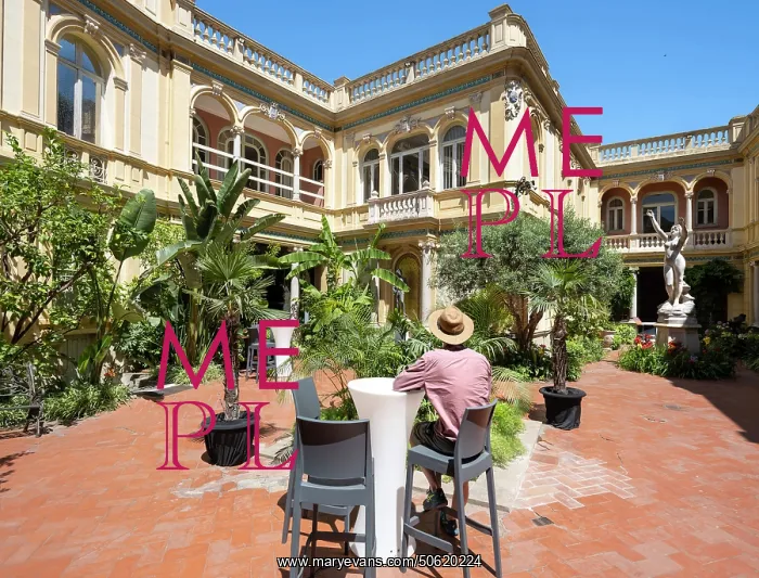 cigarette mansions Inner Courtyard and Garden of Hotel Pams, Perpignan, France from Mary Evans 19) 1910 HELMAR CIGARETTE SERIES