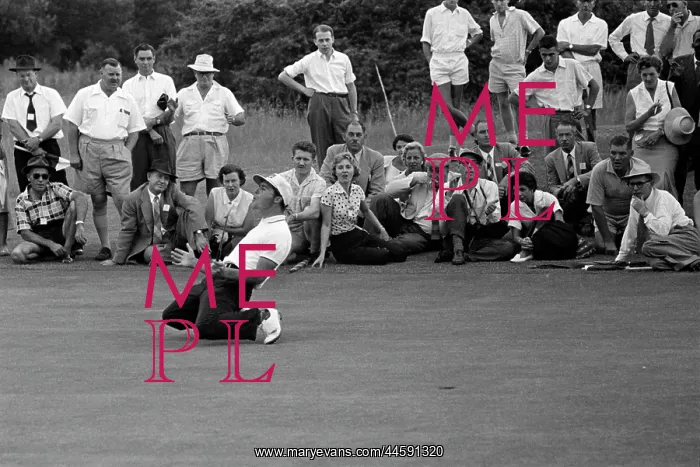 : Gary Player, on his knees, pleads for his putt : Gary Player, on his knees, pleads for his putt