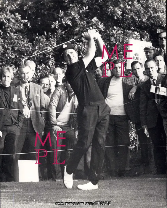 : Golf. Oct. 09, 1969 - Piccadilly World Match Play Championship at Wentworth Photo Shows : Golf. Oct. 09, 1969 - Piccadilly World Match Play Championship at Wentworth Photo Shows