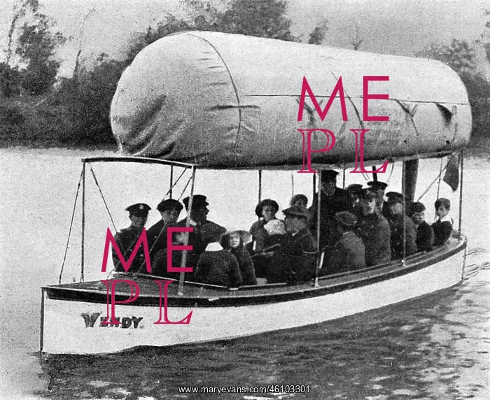: A gas-bag motor boat : A gas-bag motor boat
