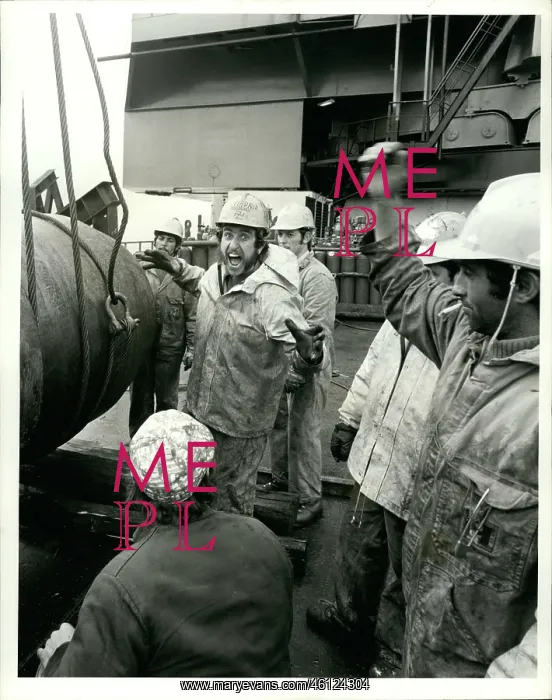 : Gas - Oil. 1968 - Emplacement of production platform Graythorp I on BPs : Gas - Oil. 1968 - Emplacement of production platform Graythorp I on BPs