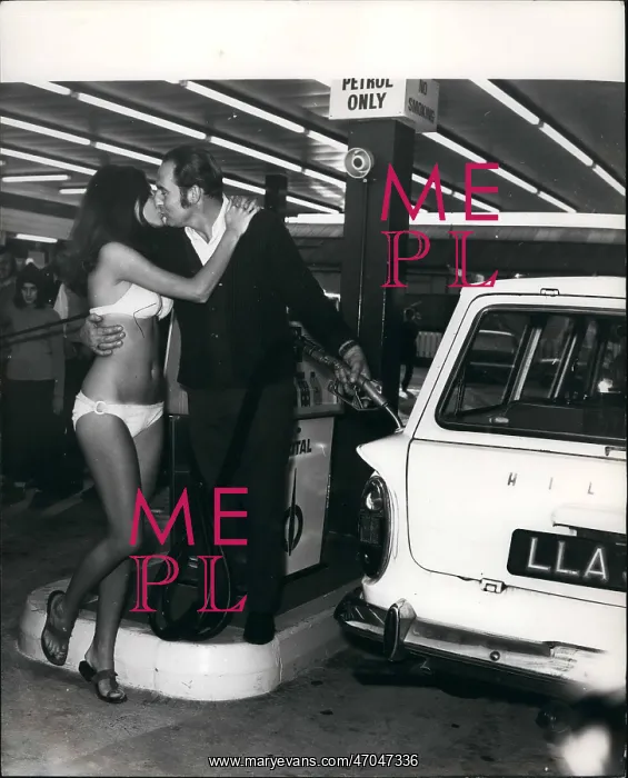 : Gas - Oil. Oct. 10, 1970 - A kiss for Petrol: Motorists got a nice change today : Gas - Oil. Oct. 10, 1970 - A kiss for Petrol: Motorists got a nice change today