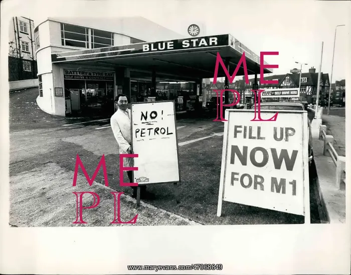: Gas - Oil. Nov. 11, 1973 - Garage Finchley road, London : Gas - Oil. Nov. 11, 1973 - Garage Finchley road, London