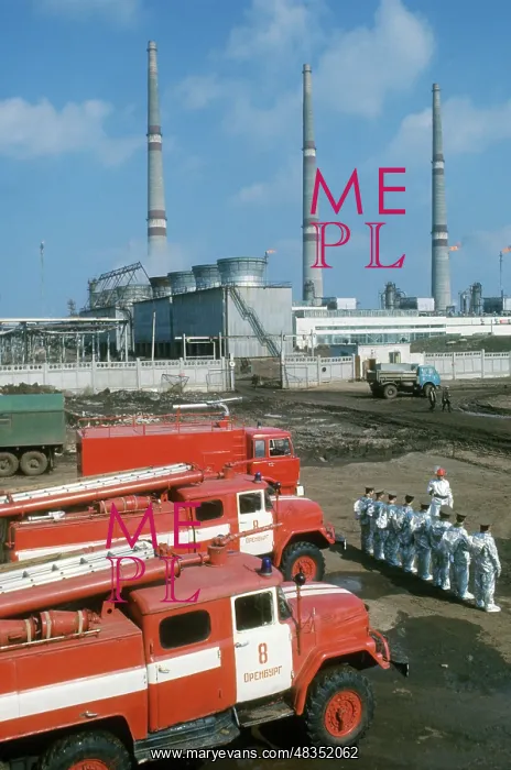: Gas processing plant in Orenburg, 1978 : Gas processing plant in Orenburg, 1978