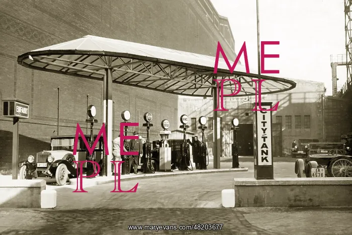 : Gas station, 1928 : Gas station, 1928