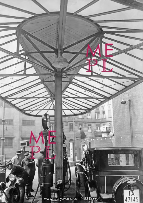 : Gas station, 1930 : Gas station, 1930