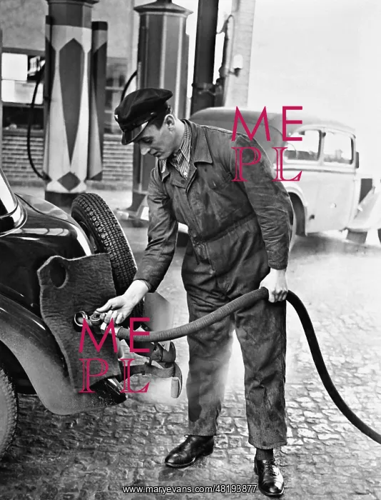 : Gas station, 1932 : Gas station, 1932