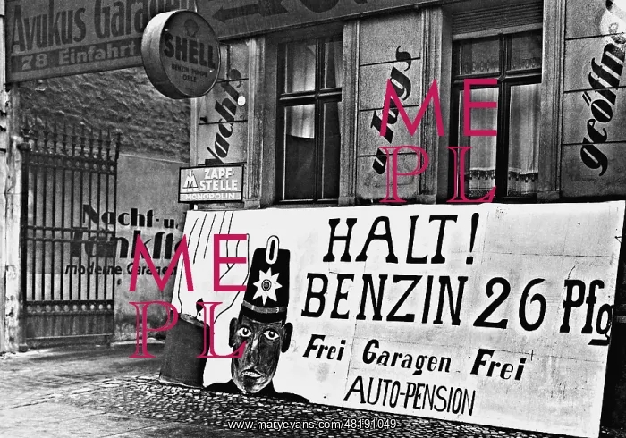 : Gas station ad in Berlin, 1930 : Gas station ad in Berlin, 1930