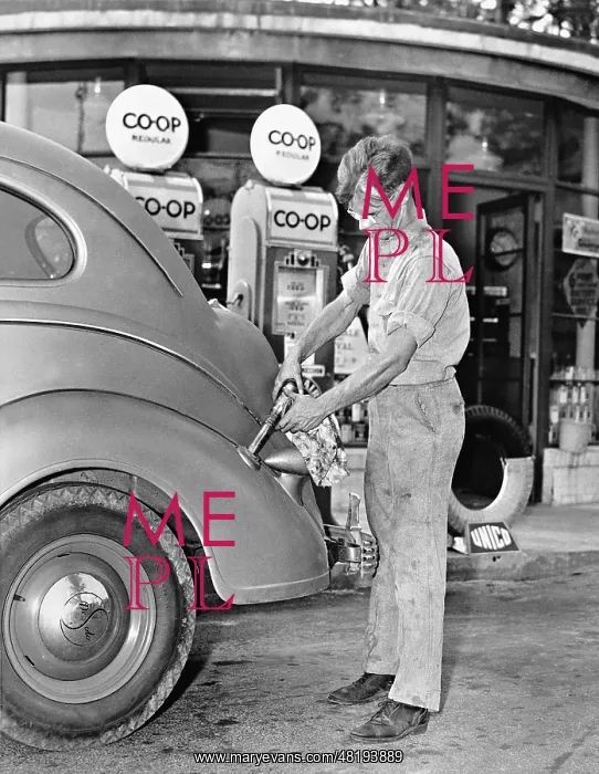 : The gas station of a co-op, 1938 : The gas station of a co-op, 1938