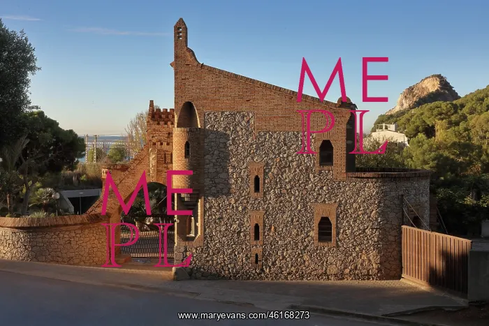 : Gatehouse, Celler Guell, Barcelona, Catalonia, Spain : Gatehouse, Celler Guell, Barcelona, Catalonia, Spain