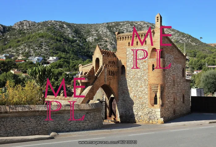 : Gatehouse, Celler Guell, Barcelona, Catalonia, Spain : Gatehouse, Celler Guell, Barcelona, Catalonia, Spain