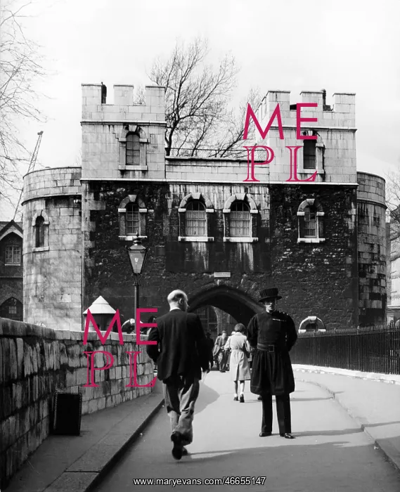 : Gateway to Tower of London : Gateway to Tower of London