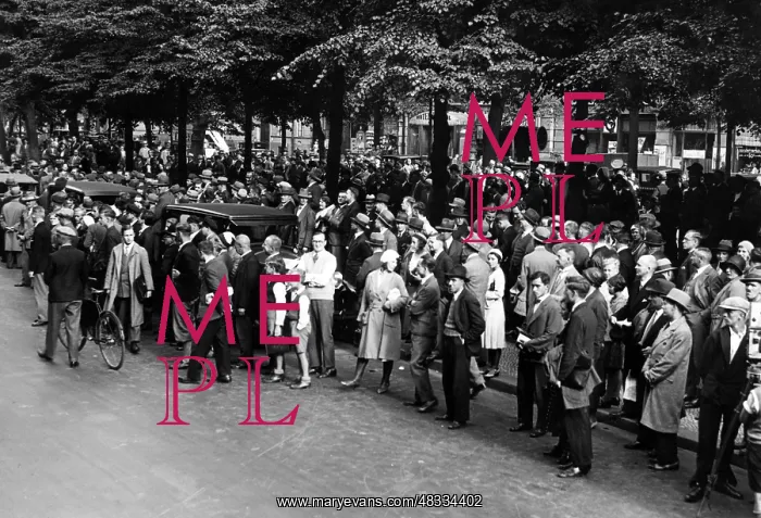 : Gathering in front of the Ministry of the Interior, 1932 : Gathering in front of the Ministry of the Interior, 1932