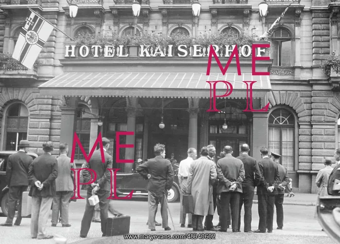 : Gathering in front of the Stahlhelm headquarters : Gathering in front of the Stahlhelm headquarters