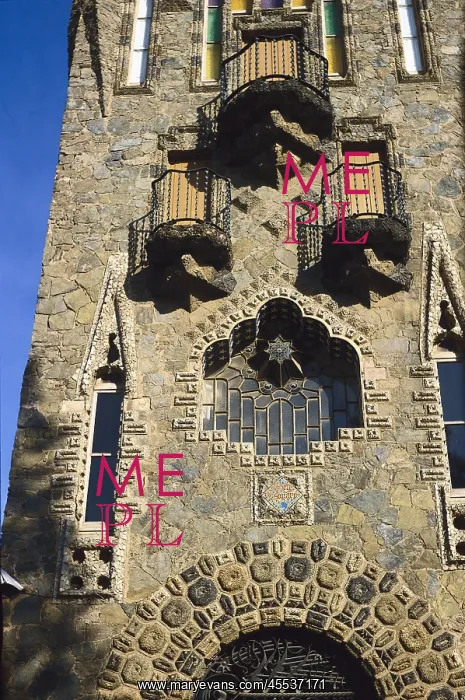 : GAUDI, Antoni. Bellesguard : GAUDI, Antoni. Bellesguard