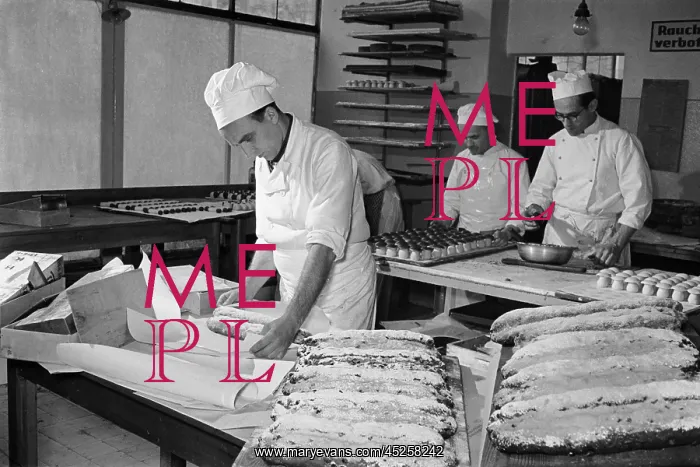 : GDR - Bakery 1951 : GDR - Bakery 1951