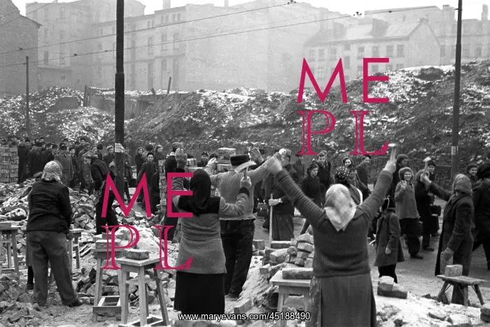 : GDR - Rubble ladies : GDR - Rubble ladies