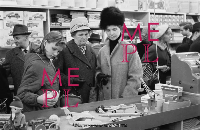 : GDR - Toy Shop 1973 : GDR - Toy Shop 1973