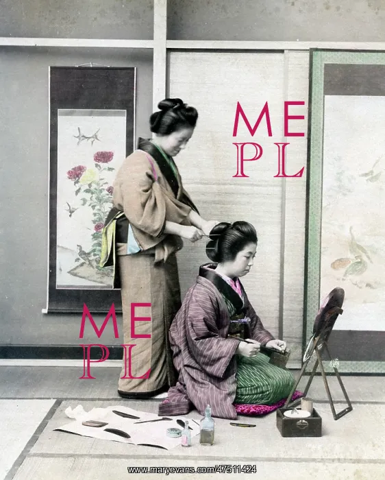  : Geishas doing their hair