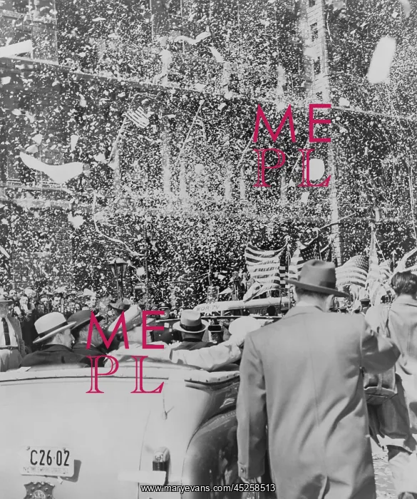 : Gen. Douglas MacArthur sitting in the rear of : Gen. Douglas MacArthur sitting in the rear of