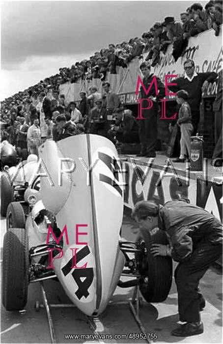 : Gendebien Cooper Climax, Silverstone, England : Gendebien Cooper Climax, Silverstone, England