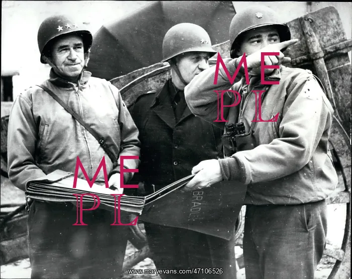 : General Bradley, Major General Royce, Major Hanson, WW2 : General Bradley, Major General Royce, Major Hanson, WW2