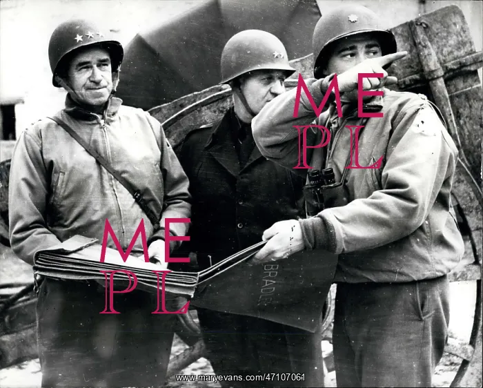 : General Bradley, Major General Royce, Major Hanson, WW2 : General Bradley, Major General Royce, Major Hanson, WW2