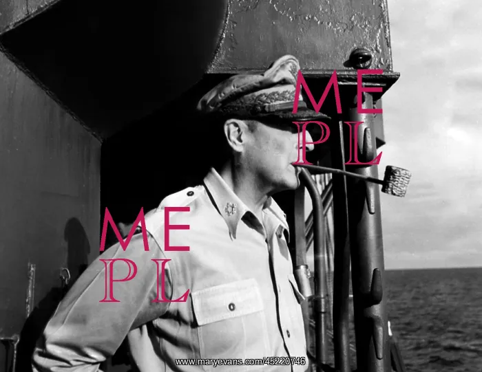 : General Douglas MacArthur, (1880-1964), ? : General Douglas MacArthur, (1880-1964), ?