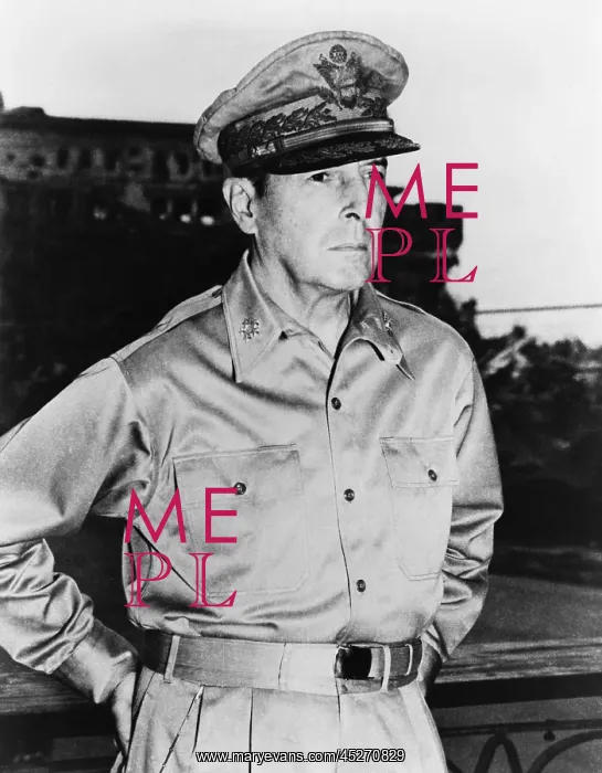 : General Douglas Macarthur in the last days of : General Douglas Macarthur in the last days of