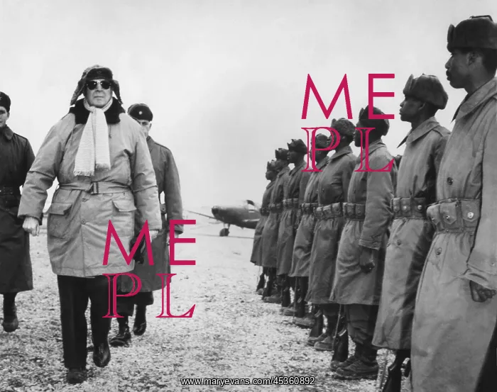: General Douglas MacArthur on an inspection tour : General Douglas MacArthur on an inspection tour
