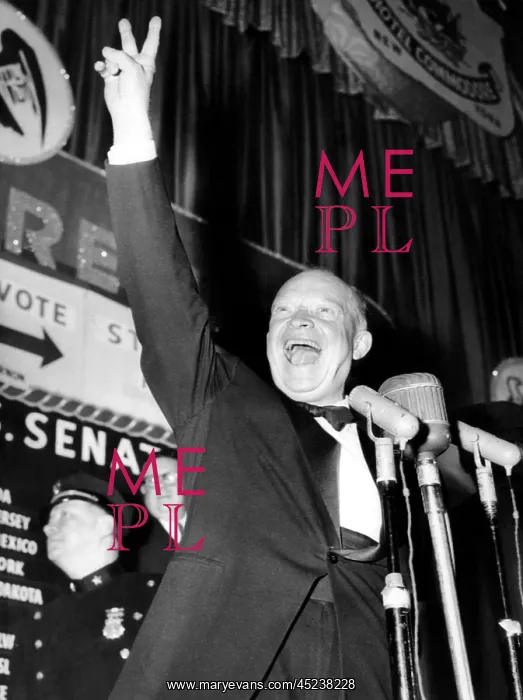 : General Dwight D. Eisenhower flashes a victory ? : General Dwight D. Eisenhower flashes a victory ?