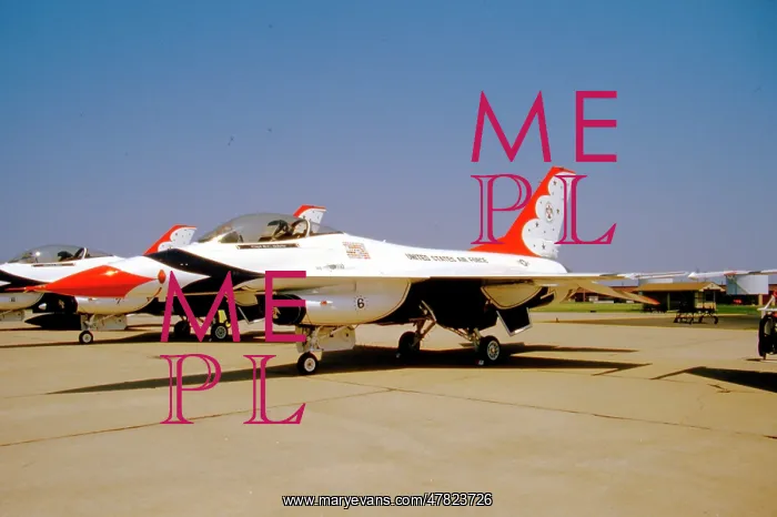 : General Dynamics F-16A Fighting Falcon Thunderbird 6 : General Dynamics F-16A Fighting Falcon Thunderbird 6