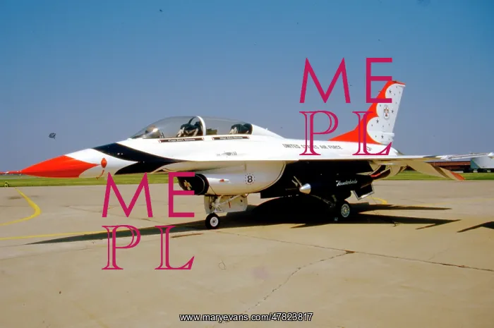 : General Dynamics F-16A Fighting Falcon Thunderbird 8 : General Dynamics F-16A Fighting Falcon Thunderbird 8