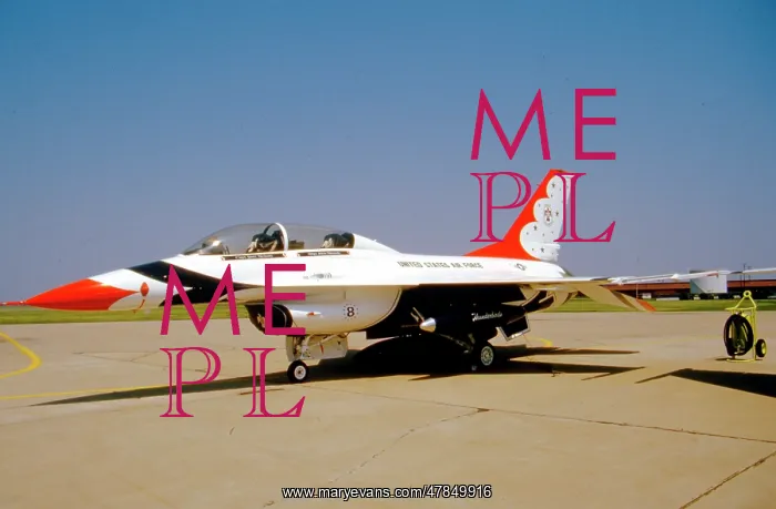 : General Dynamics F-16B Fighting Falcon Thunderbird 8 : General Dynamics F-16B Fighting Falcon Thunderbird 8