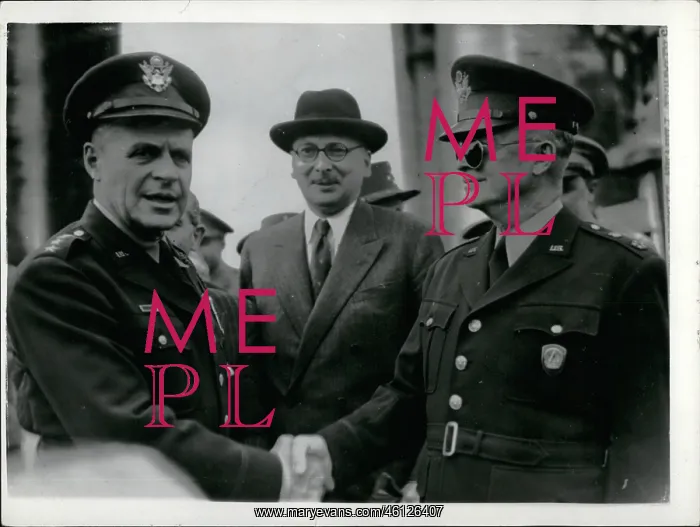 : General Eisenhower and General Ridgway in Paris : General Eisenhower and General Ridgway in Paris