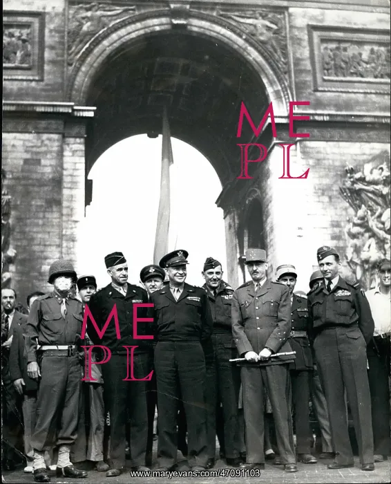 : General Eisenhower and others, Arc de Triomphe, Paris, WW2 : General Eisenhower and others, Arc de Triomphe, Paris, WW2