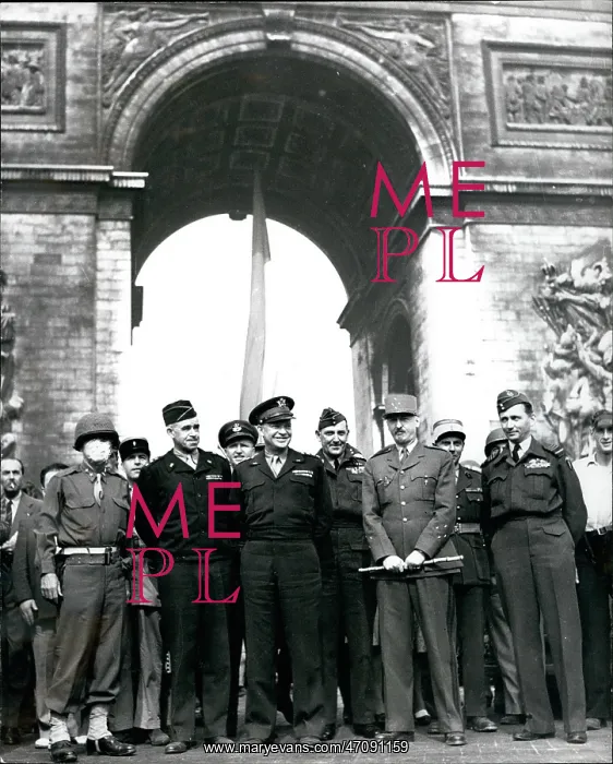 : General Eisenhower and others, Arc de Triomphe, Paris, WW2 : General Eisenhower and others, Arc de Triomphe, Paris, WW2