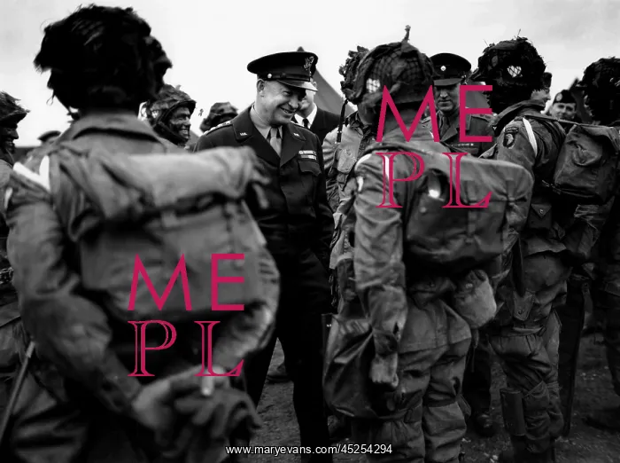 : General Eisenhower talks with paratroopers of : General Eisenhower talks with paratroopers of