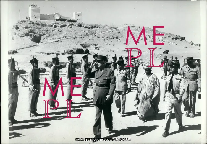 : General de Gaulle inspecting soldiers, Southern Algeria : General de Gaulle inspecting soldiers, Southern Algeria