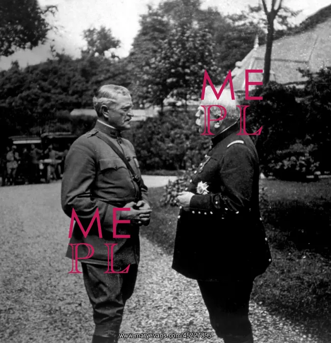 : General John J. Pershing meeting with Marshal ? : General John J. Pershing meeting with Marshal ?