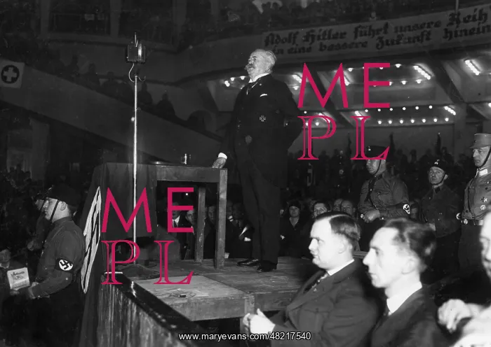 : General Karl Litzmann speaking at a NSDAP conference : General Karl Litzmann speaking at a NSDAP conference
