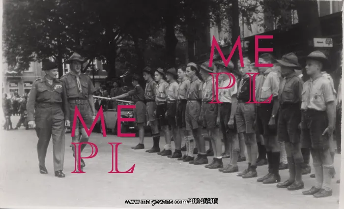  : General Montgomery inspecting scouts, Amsterdam