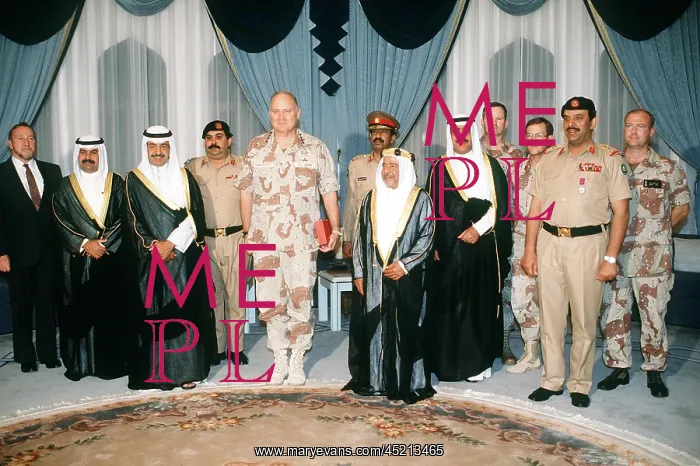 : General Norman Schwarzkopf with Shaikh Isa ? : General Norman Schwarzkopf with Shaikh Isa ?
