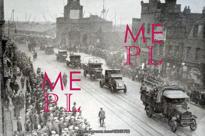 : During the general strike of 1926, London crowds : During the general strike of 1926, London crowds