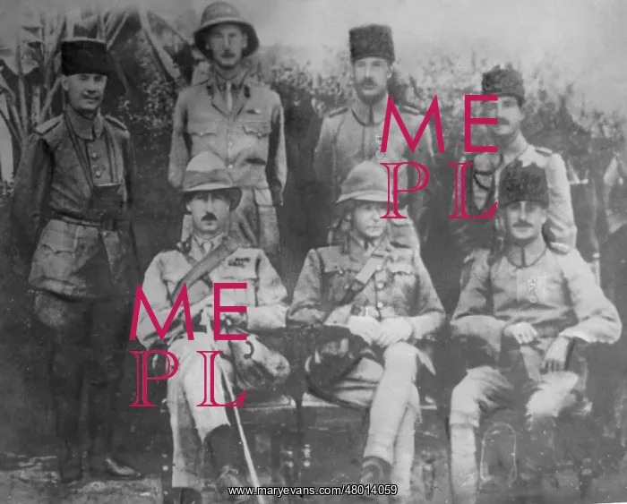 : General Townshend in captivity after siege of Kut : General Townshend in captivity after siege of Kut