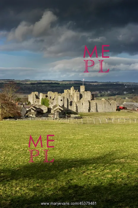 : General view of the castle and its surrounding landscape : General view of the castle and its surrounding landscape