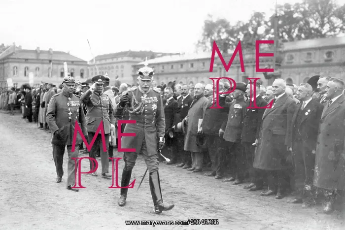: General von Plettenberg takes the salute of : General von Plettenberg takes the salute of